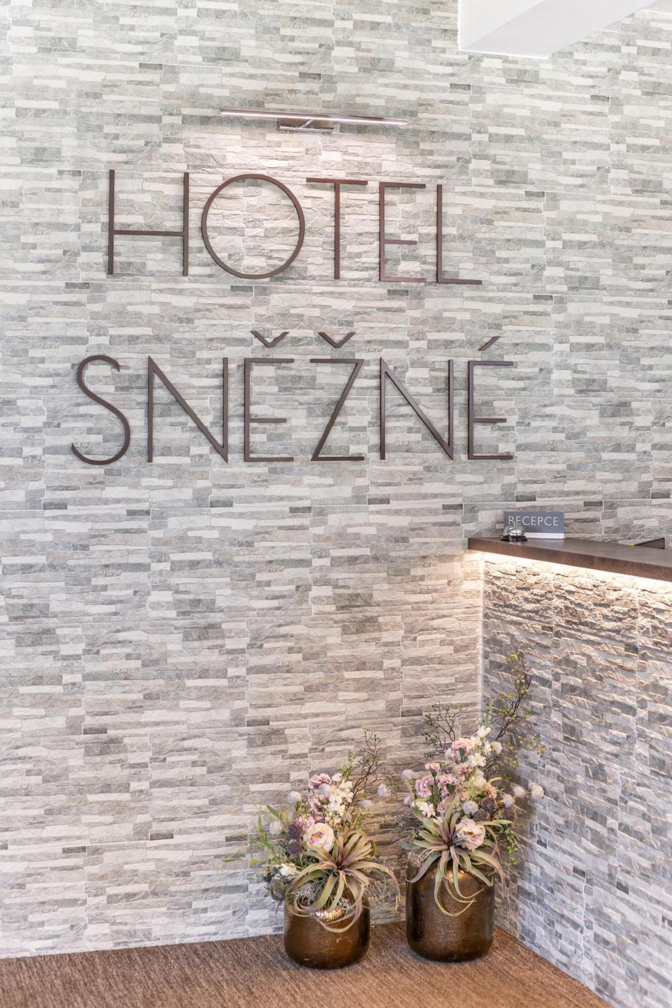 Hotel Snezne Exteriör bild